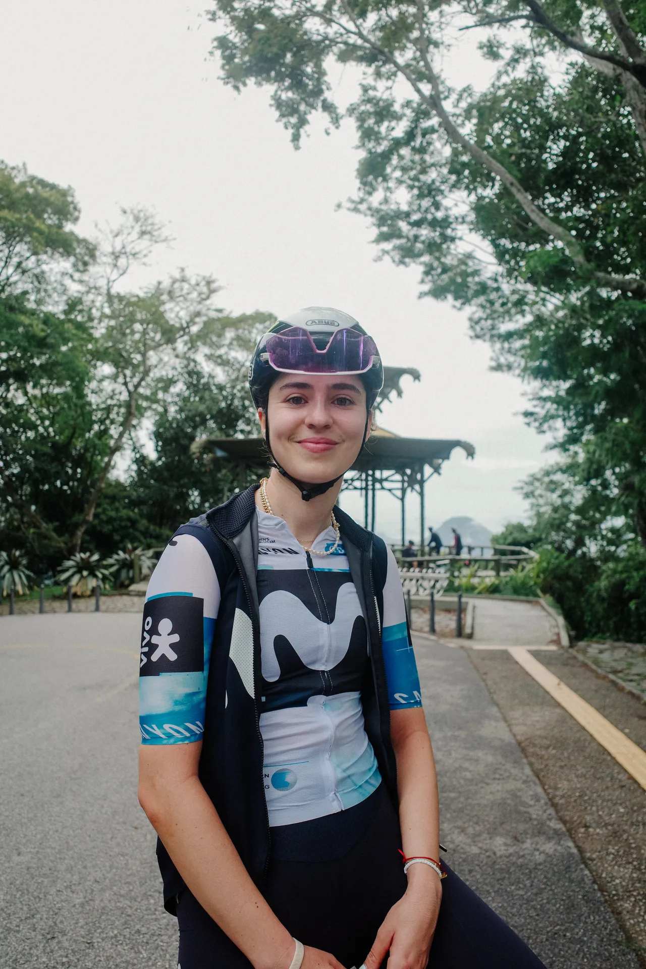 Tota Magalhães em ambiente natural ao ar livre, alinhado ao propósito de inspirar pelo esporte